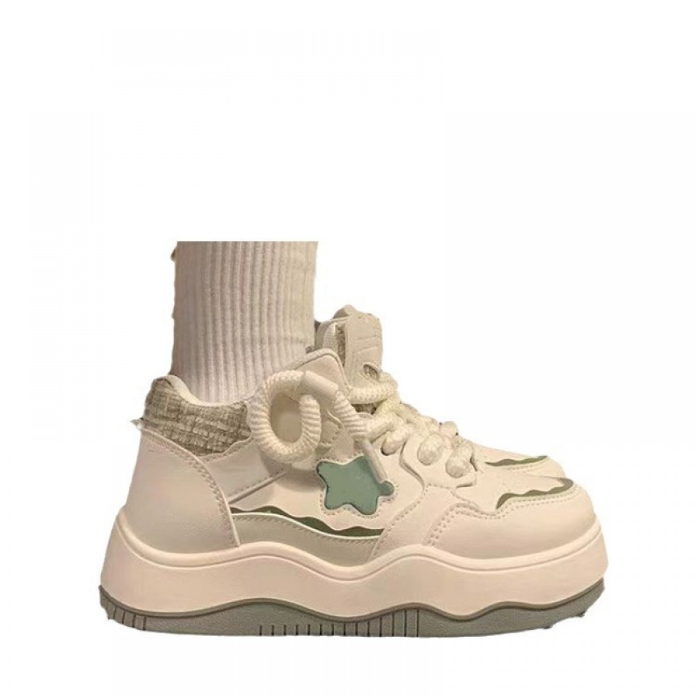 These Adorable Sneakers Have a White Foundation with Green Highlights, a Thick Sole, And Whimsical Laces, Bringing a Lively And Fashionable Touch to Your Outfit.