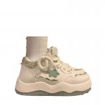 These Adorable Sneakers Have a White Foundation with Green Highlights, a Thick Sole, And Whimsical Laces, Bringing a Lively And Fashionable Touch to Your Outfit.